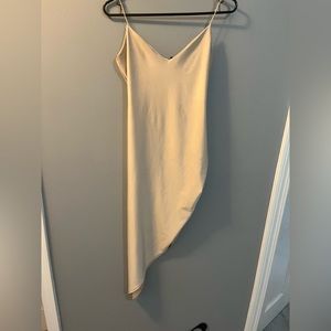 Large cream colored dress Verry pretty